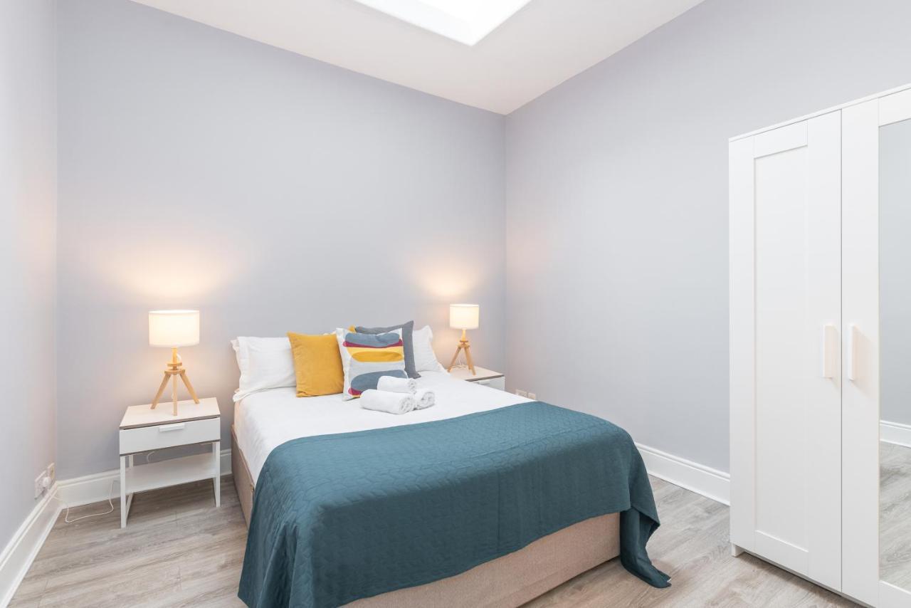 Dame Street - Irish Group Apartment Dublin