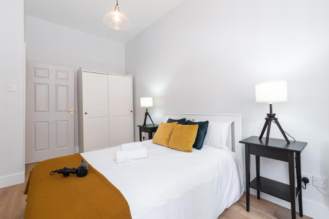 Liptons Court - Irish Group Apartment *