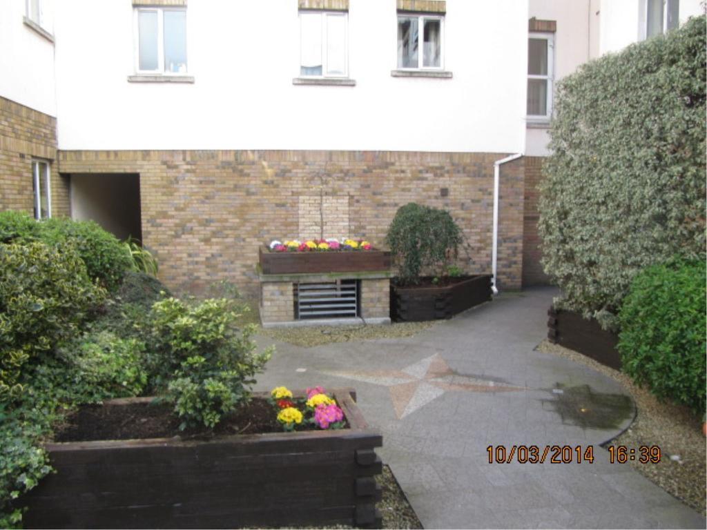 Abbey Court Apartment *