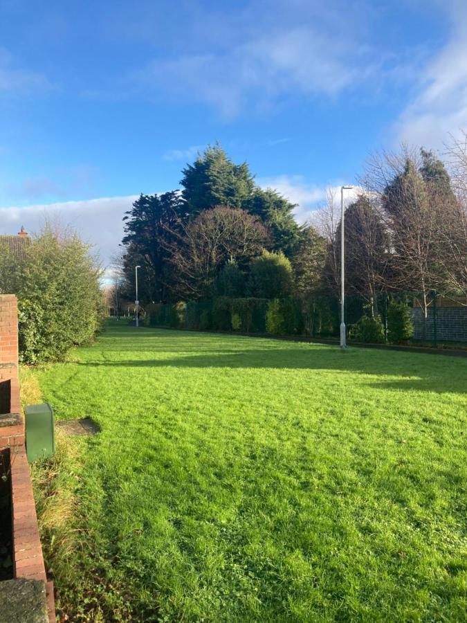 Entire Terraced Two Story Redbrick House With Parking In Secluded Cul De Sac Villa