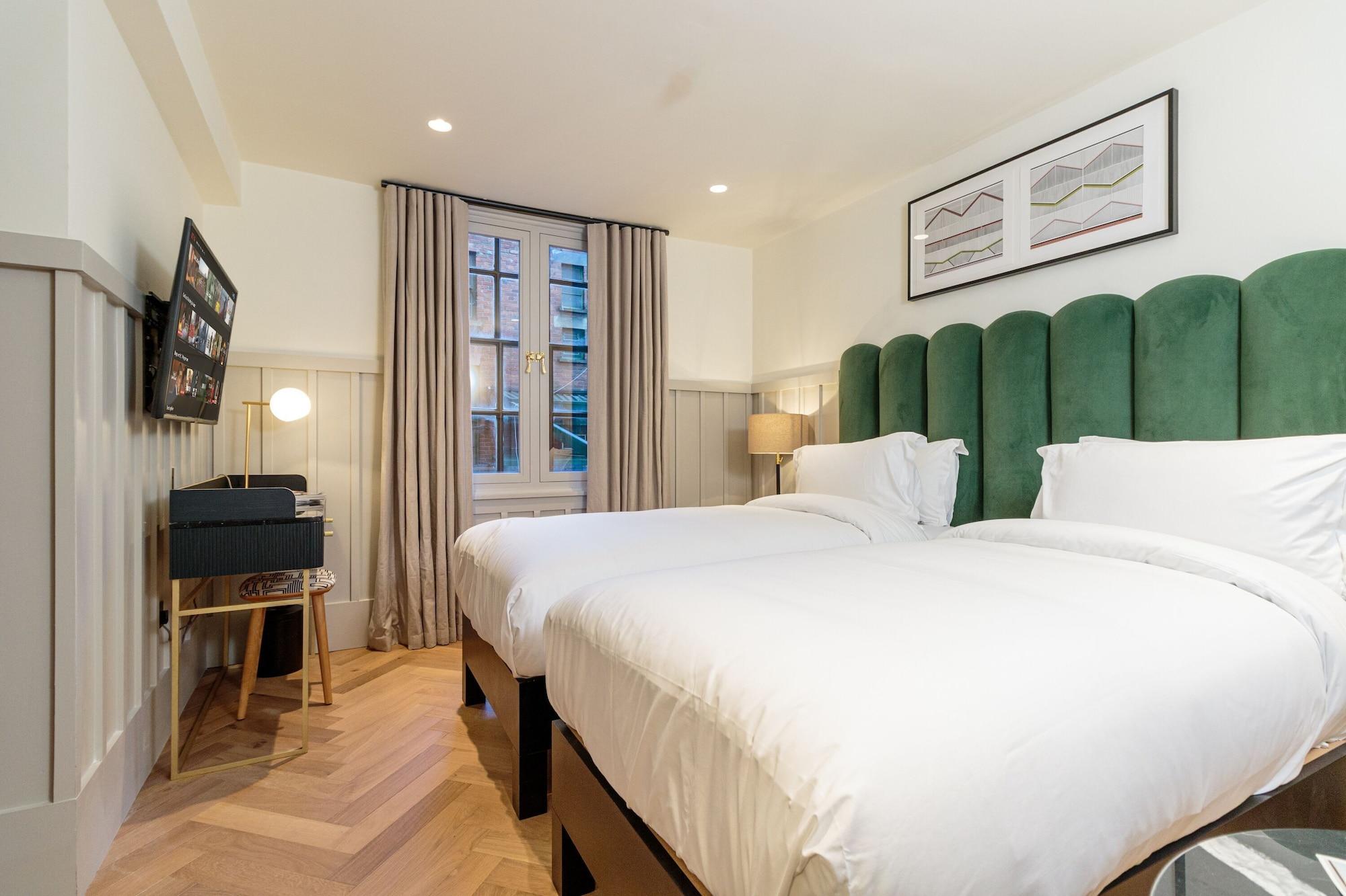 Hotel The Clarence 4*