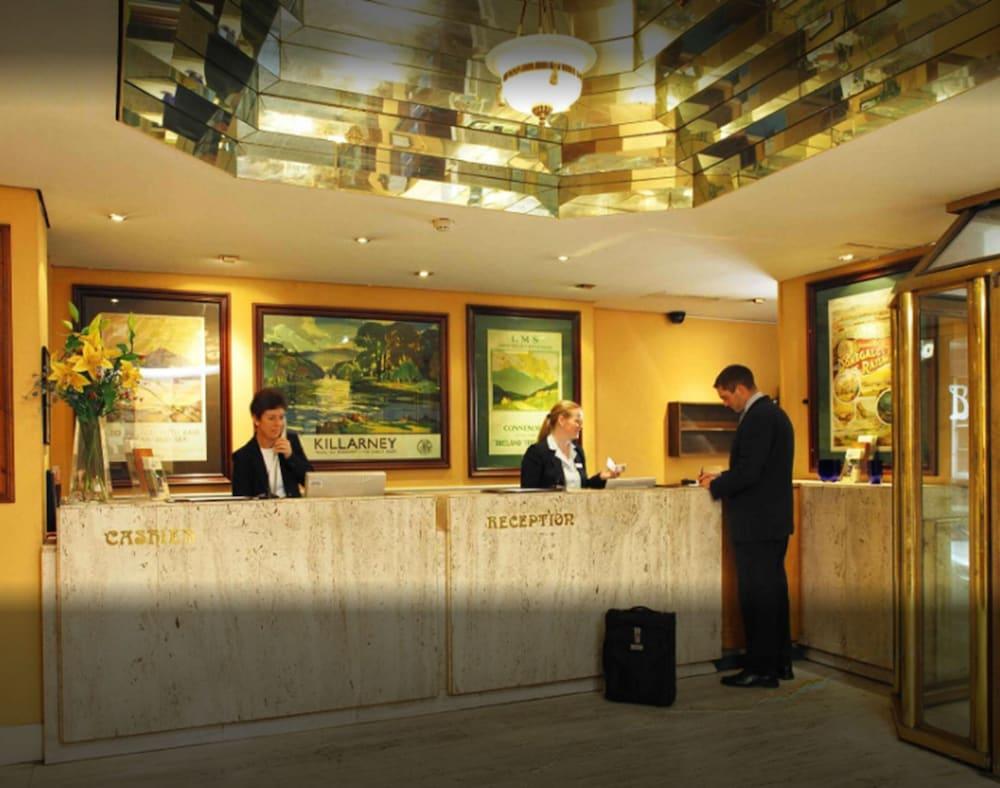 Blooms Hotel 3*
