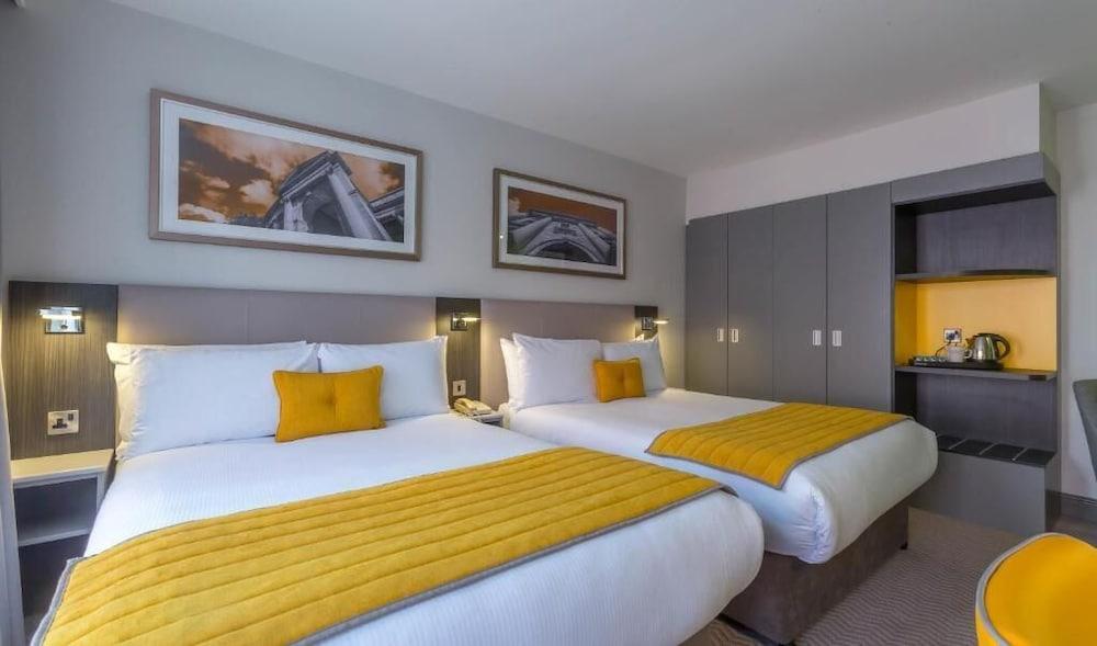 Maldron Pearse Street Hotel 4*