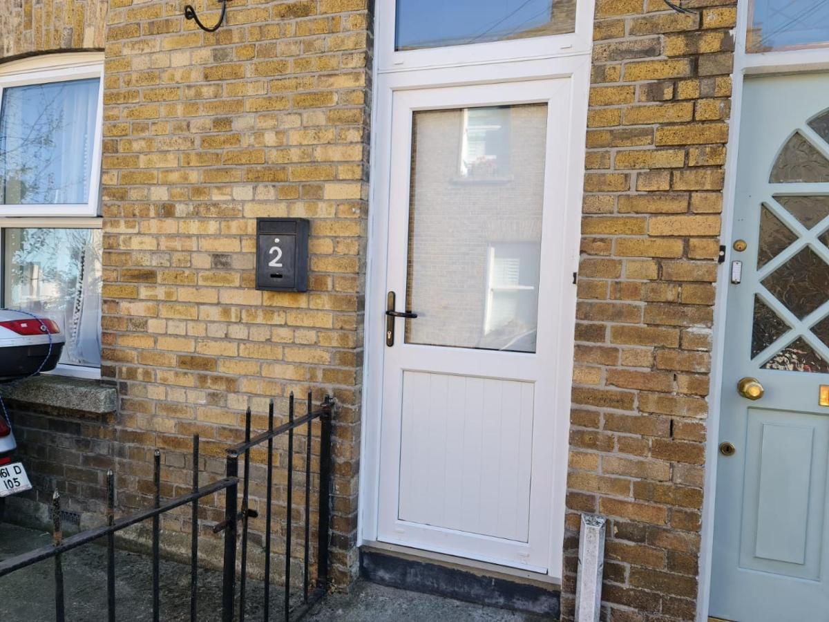 Centre 2 Allen Terrace Phibsborough 7 *