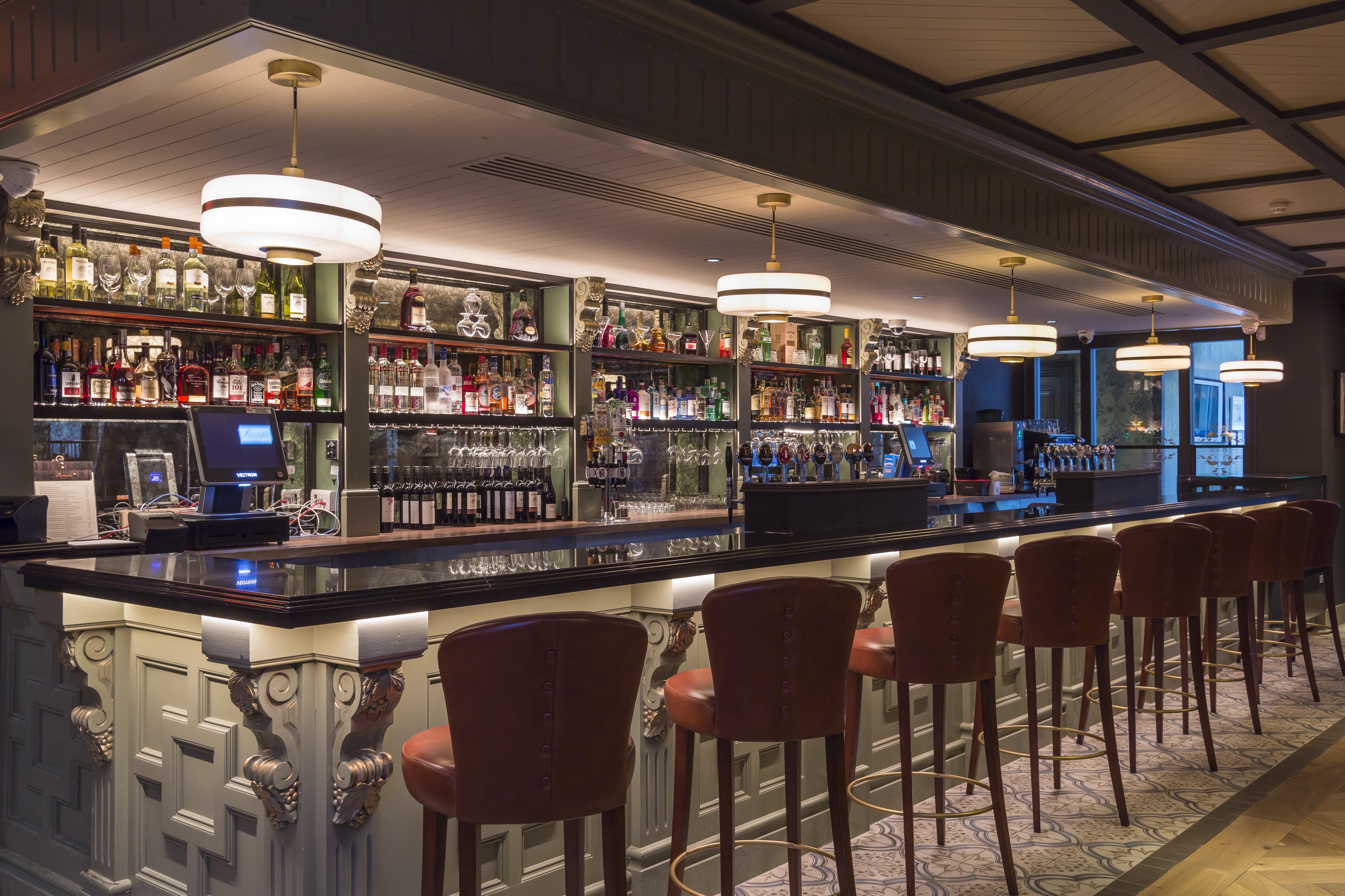 Bonnington & Leisure Centre Hotel 4*