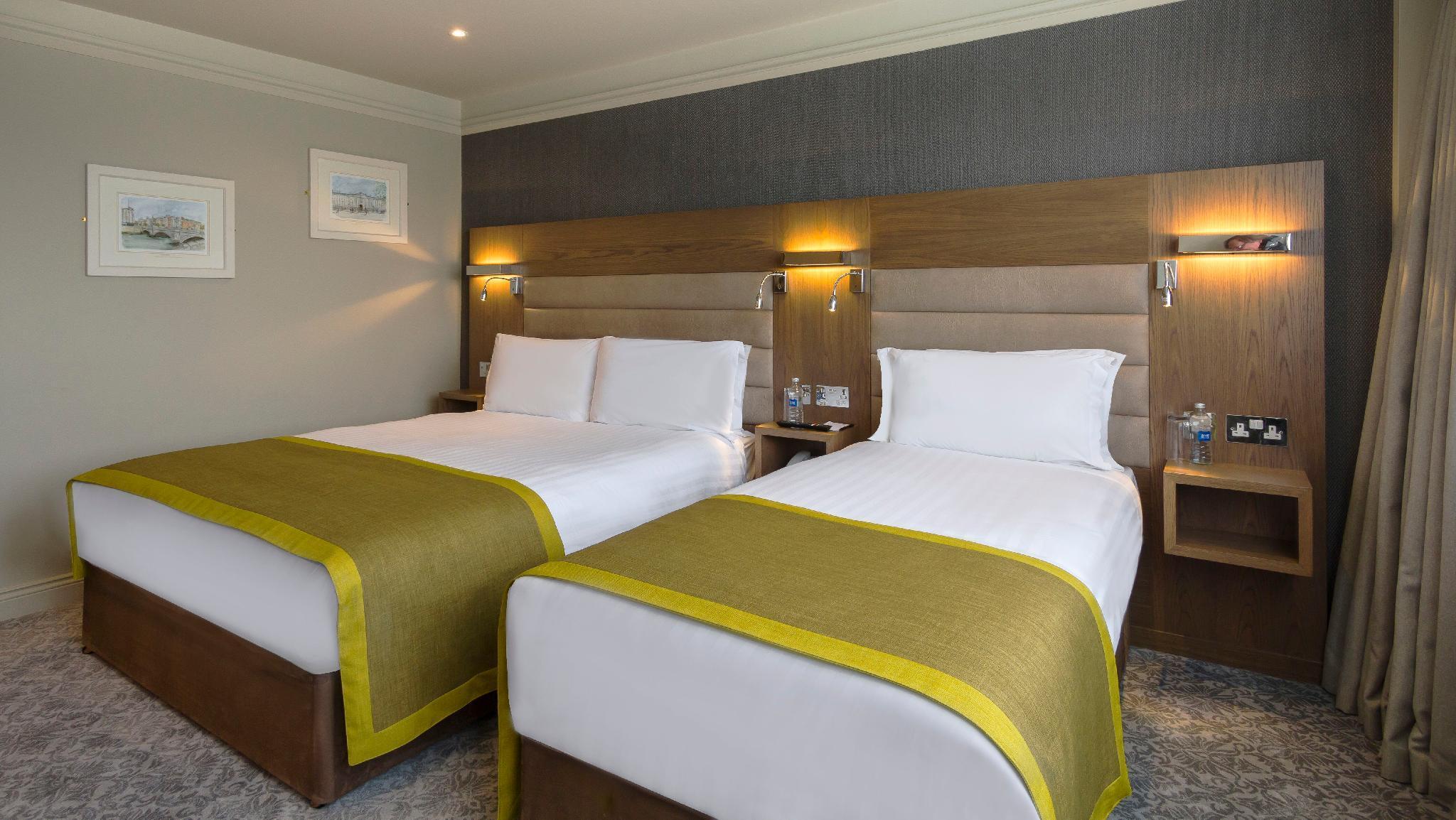 Bonnington & Leisure Centre 4*