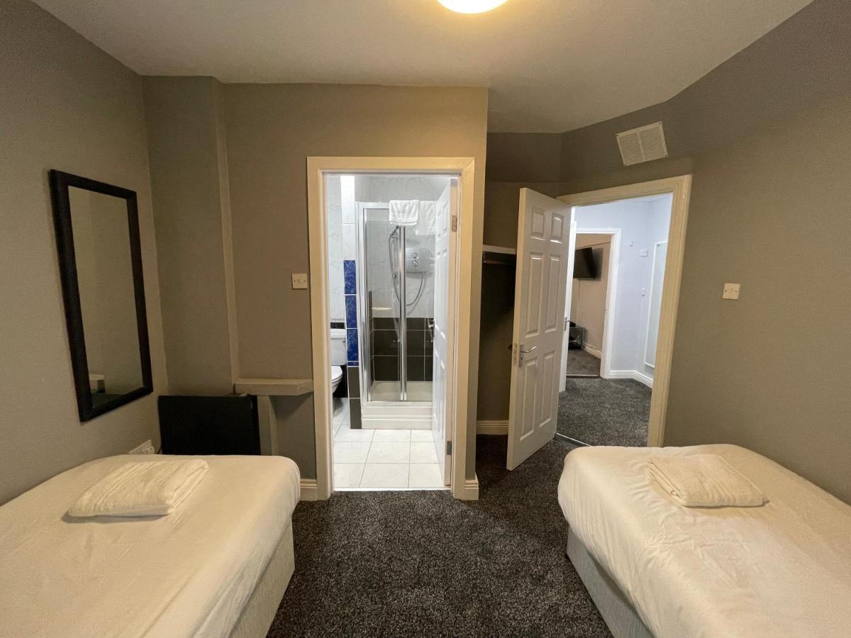Temple Bar Apartments *
