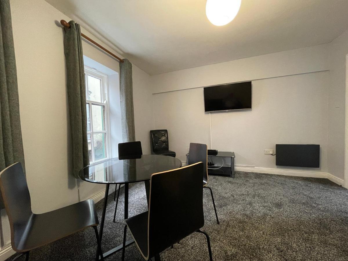 Temple Bar Apartments *