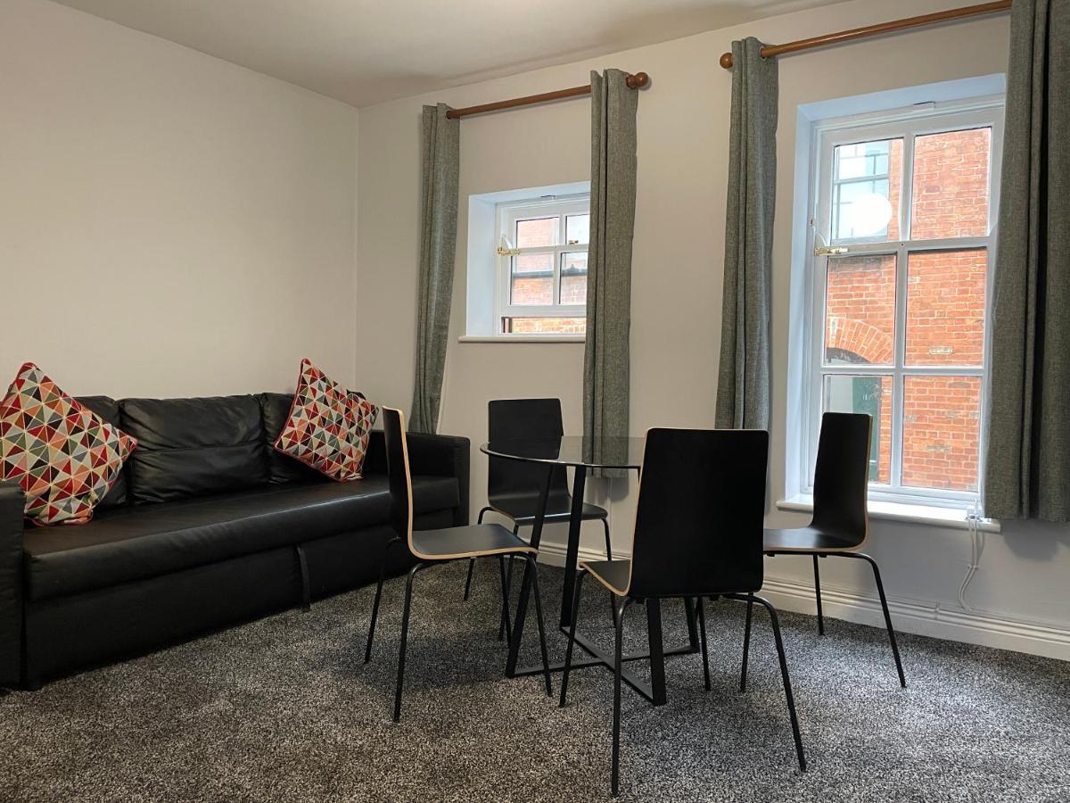 Temple Bar Apartments *
