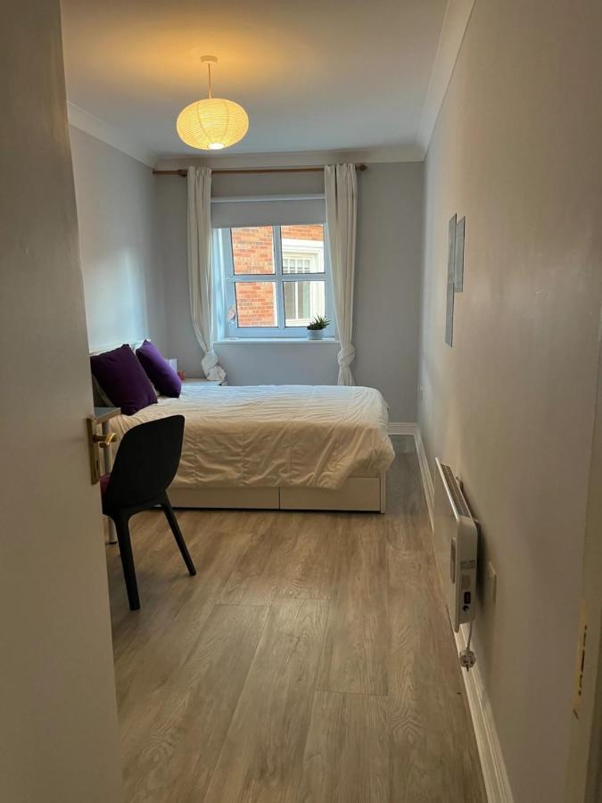 Stylish 2 Bedroom Flat In *