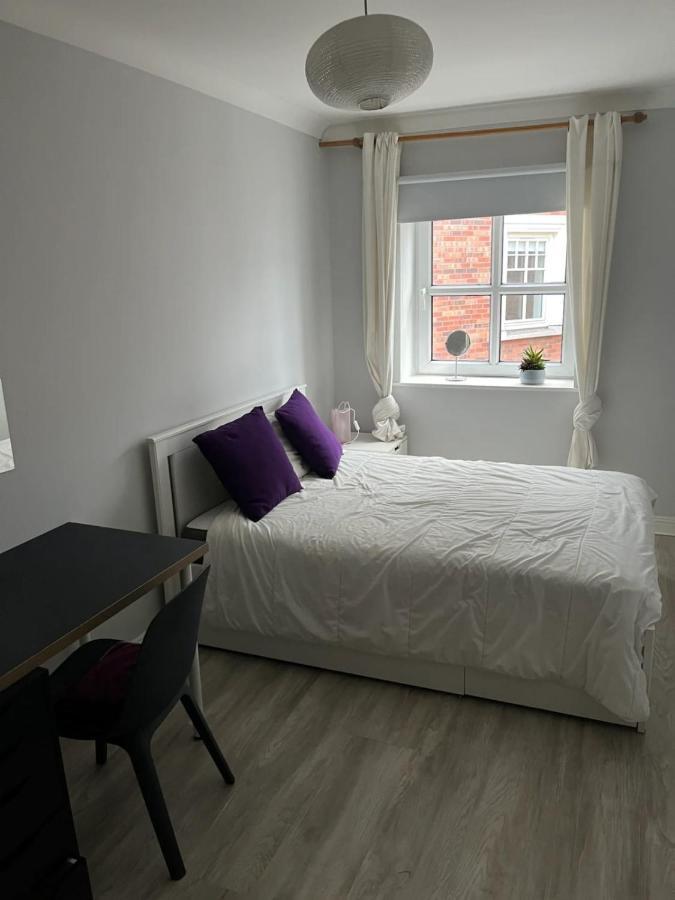 Stylish 2 Bedroom Flat In Apartment