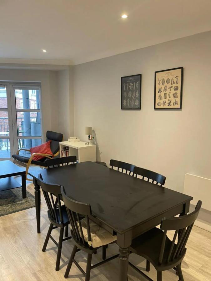 Stylish 2 Bedroom Flat In Apartment