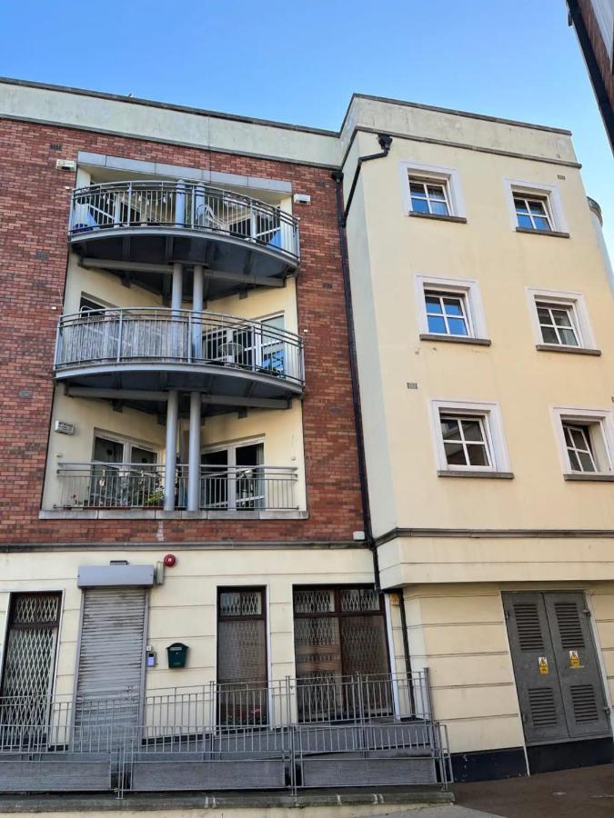 Stylish 2 Bedroom Flat In Apartment