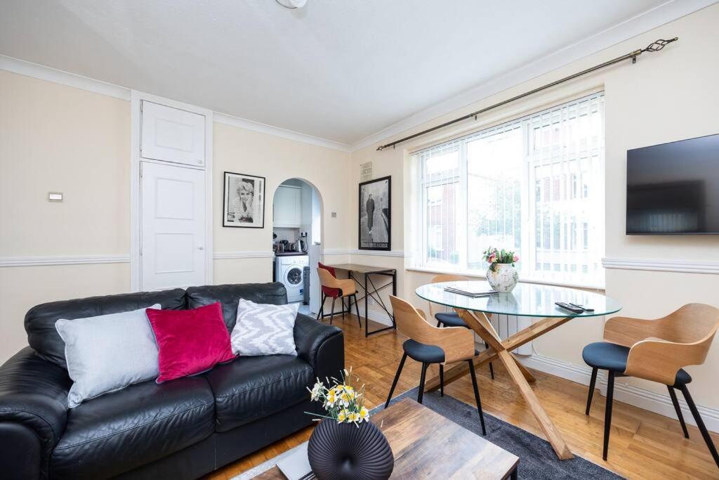 Apartment Beautiful 2-bedroom Maisonette *