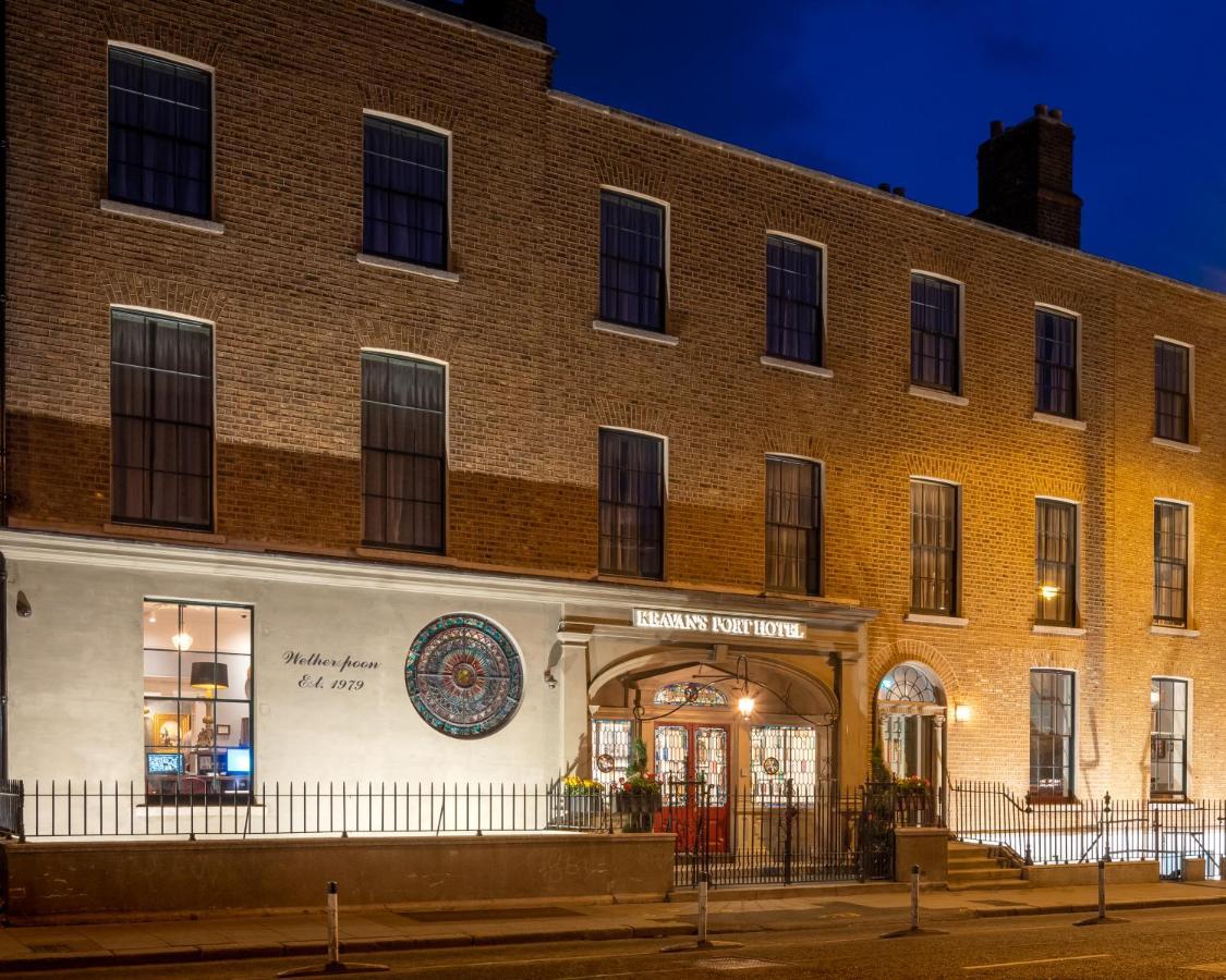 Keavan's Port Hotel, 4*