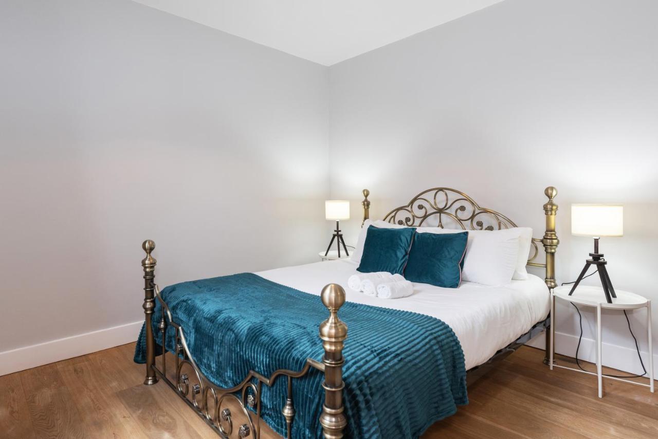 Liptons Court - Irish Group Apartment *