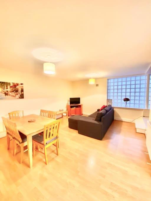2 Bed In Centre *