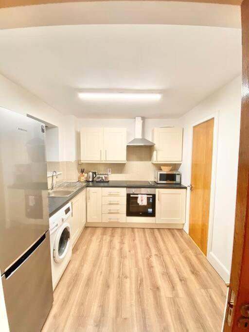 2 Bed In Centre Apartment *