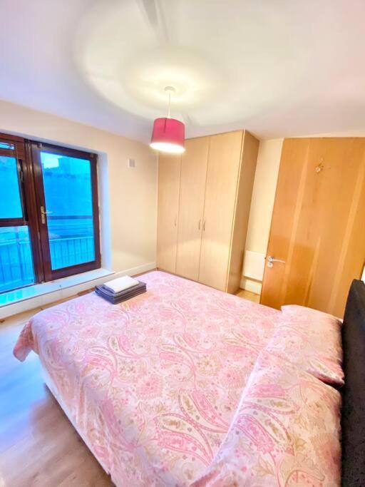 2 Bed In Centre Apartment *