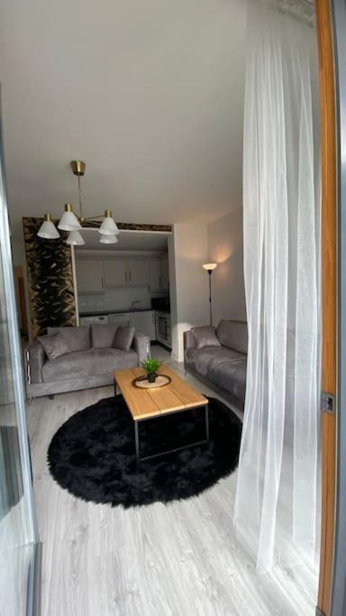 Stunning Modern 2bed Near City& Airport Apartment *