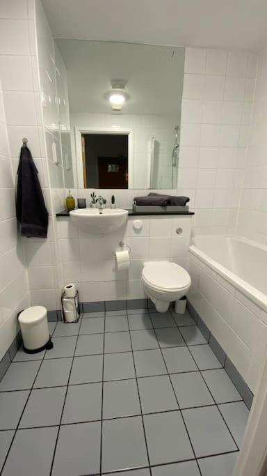 Stunning Modern 2bed Near City& Airport Apartment Dublin