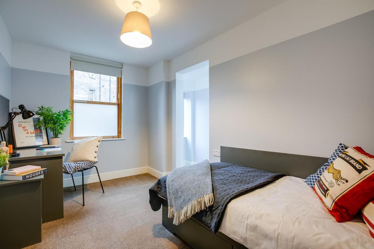 Griffith Halls Of Apartment *