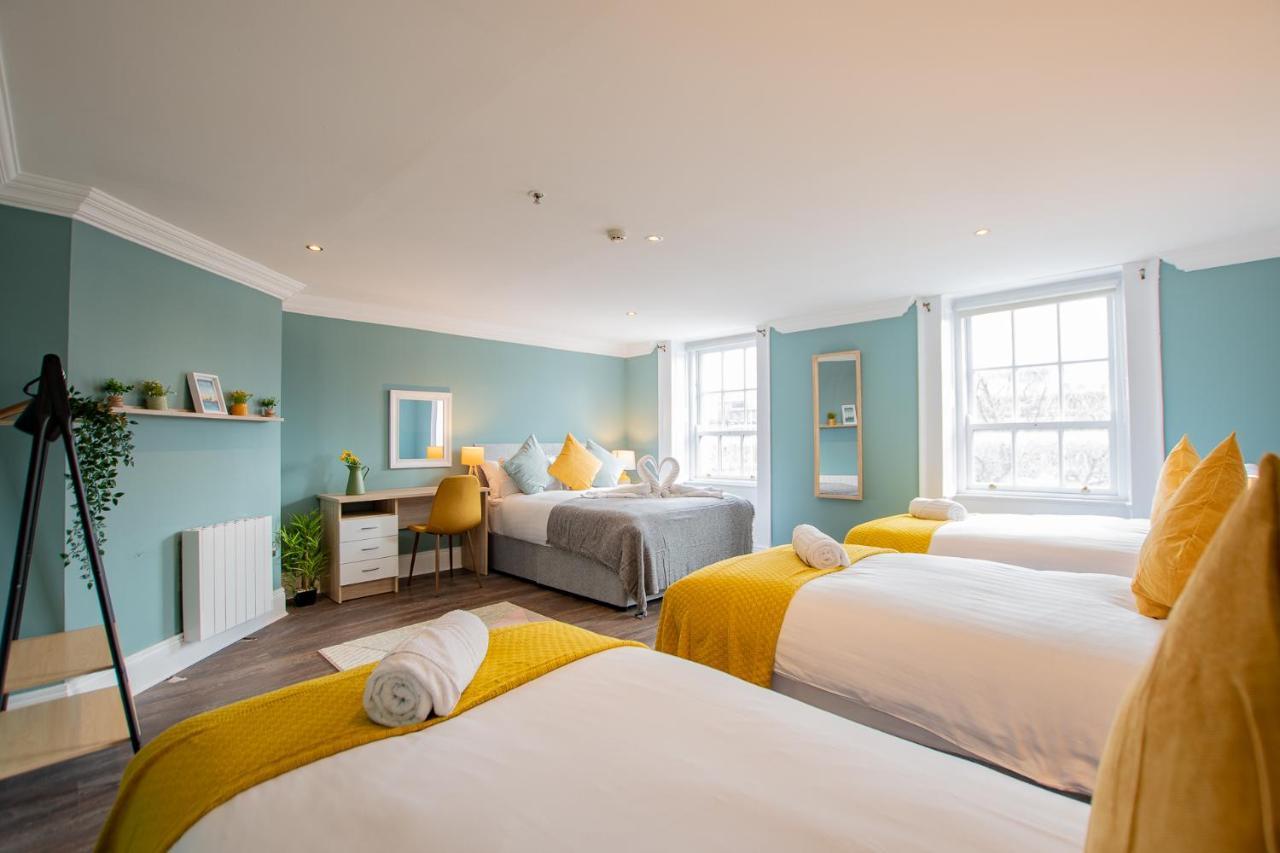 Holiday home The Yellow Door By Shortstays *