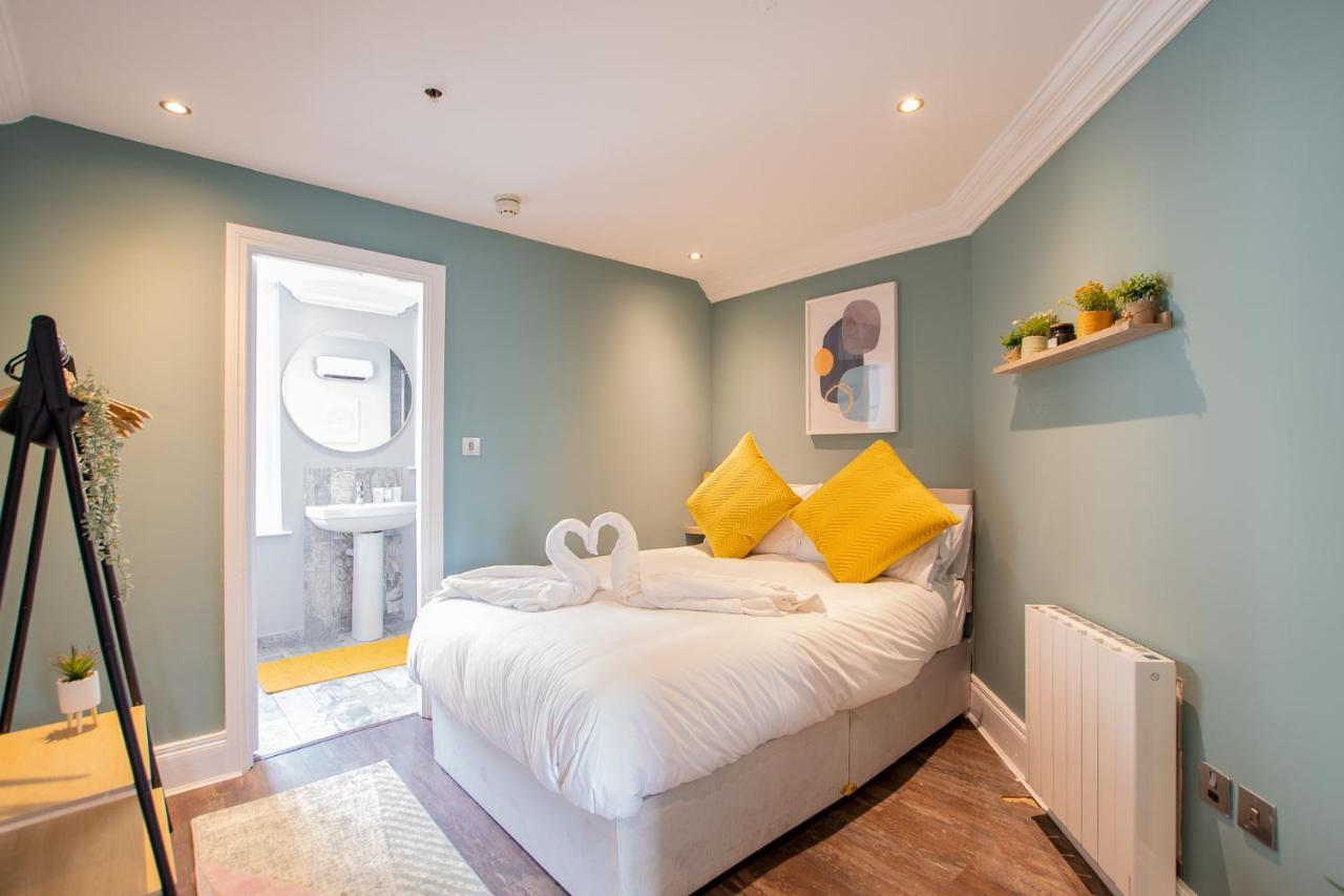The Yellow Door By Shortstays Holiday home *