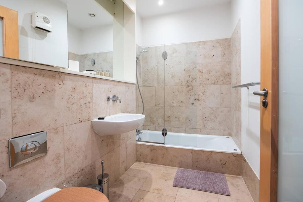 Charming 1 Bedroom In Ranelagh Apartment *