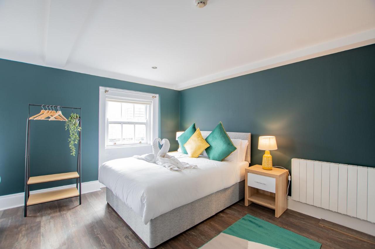 The Yellow Door By Shortstays Holiday home *