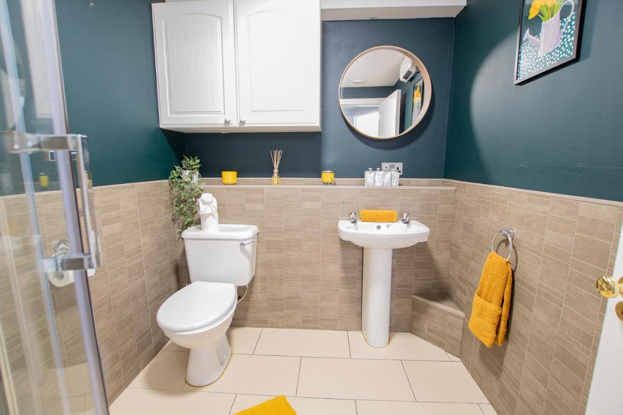 The Yellow Door By Shortstays Holiday home *
