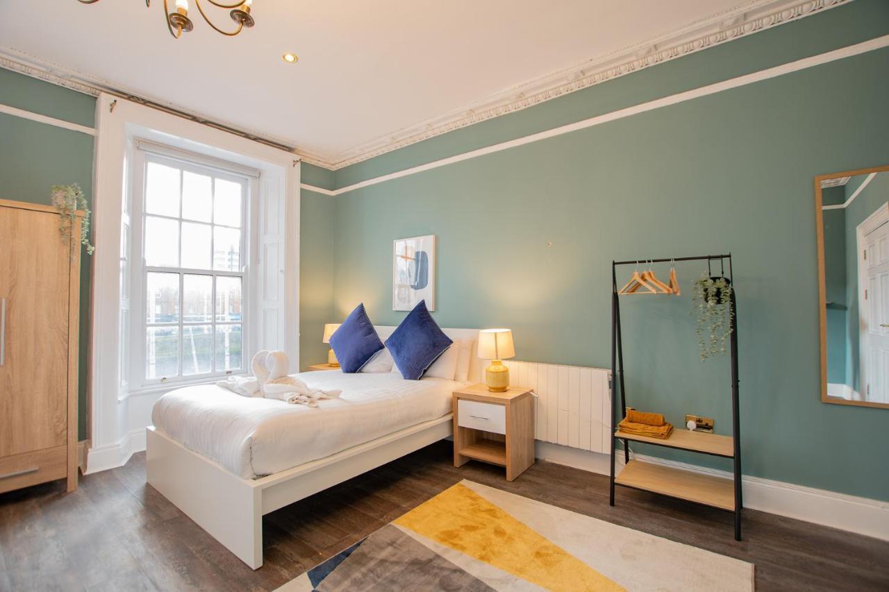 Holiday home The Yellow Door By Shortstays *