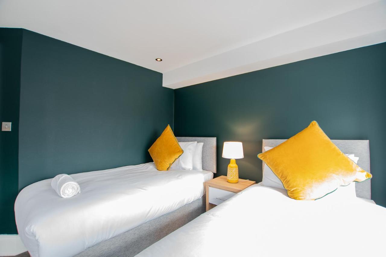 Holiday home The Yellow Door By Shortstays *