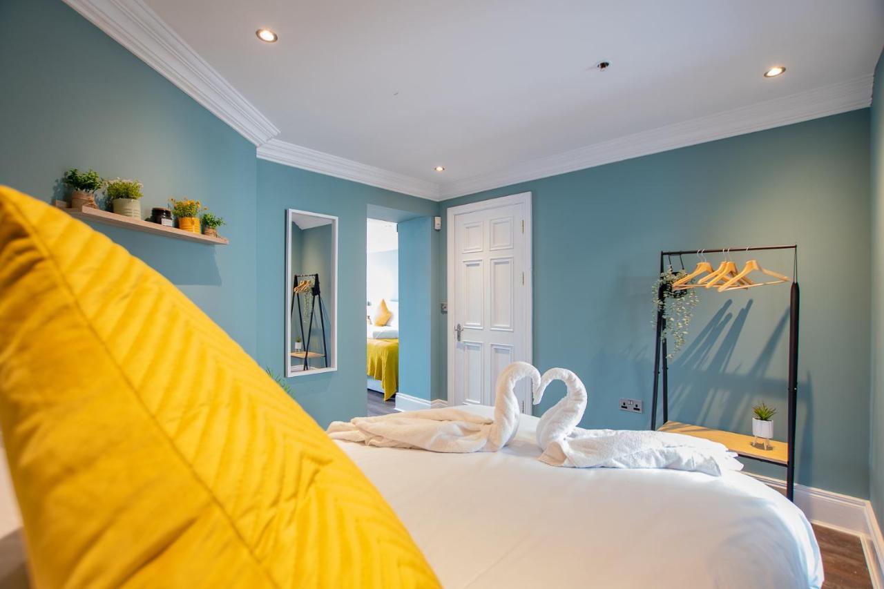 The Yellow Door By Shortstays *