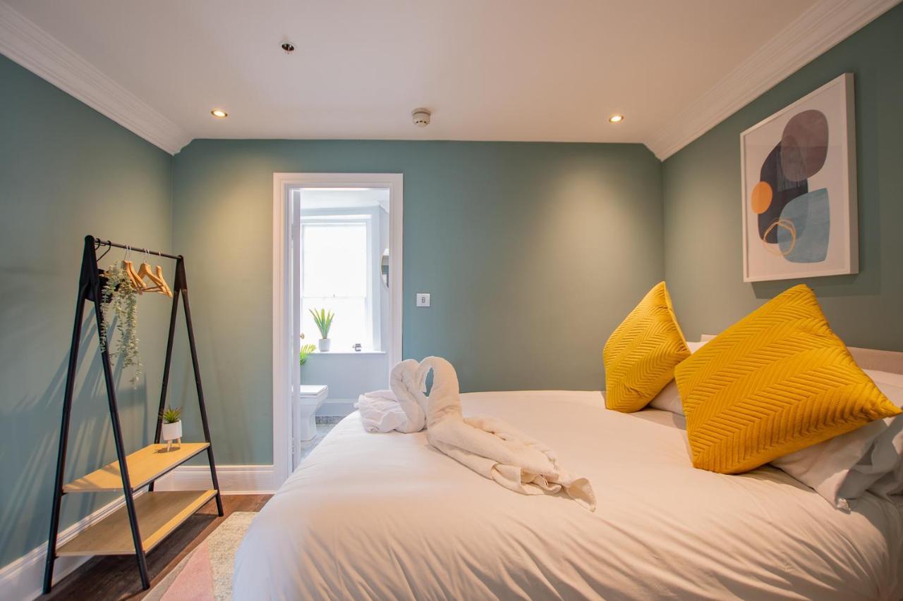 Holiday home The Yellow Door By Shortstays