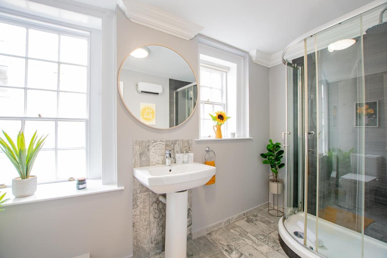 The Yellow Door By Shortstays Holiday home *