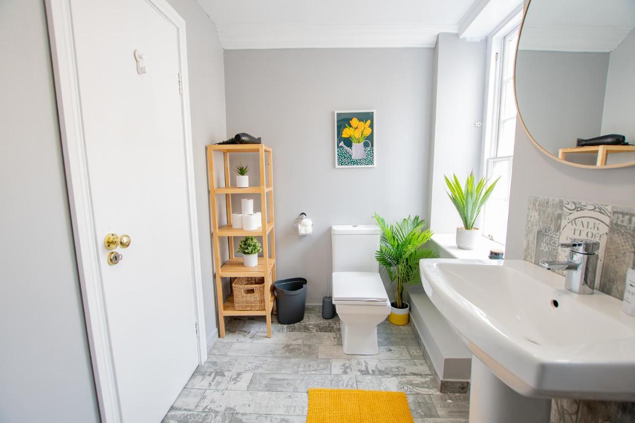 Holiday home The Yellow Door By Shortstays