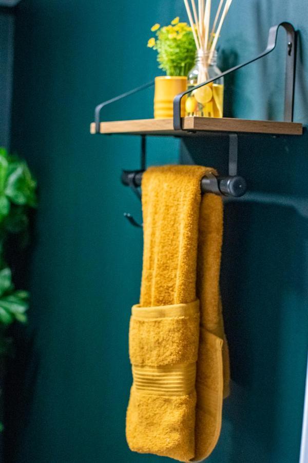 Holiday home The Yellow Door By Shortstays *