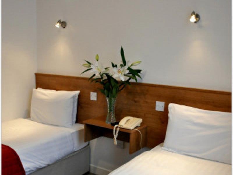 Maple Hotel 2*