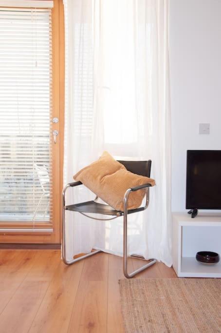 Apartment 2 Bed 2 Bath With Canal View