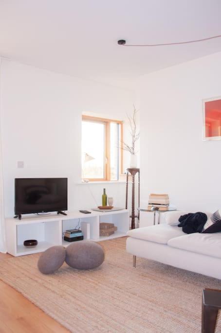 2 Bed 2 Bath With Canal View *