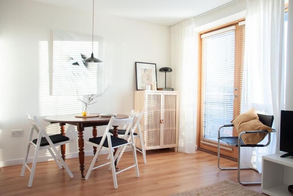 Apartment 2 Bed 2 Bath With Canal View