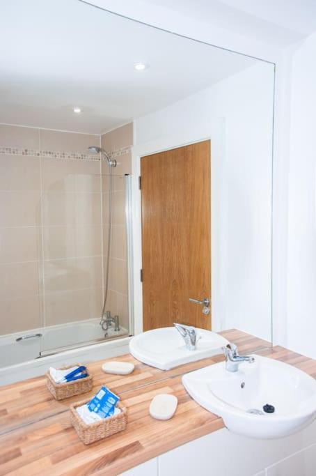 2 Bed 2 Bath With Canal View Apartment *