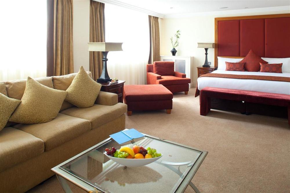 Clyde Court 4*