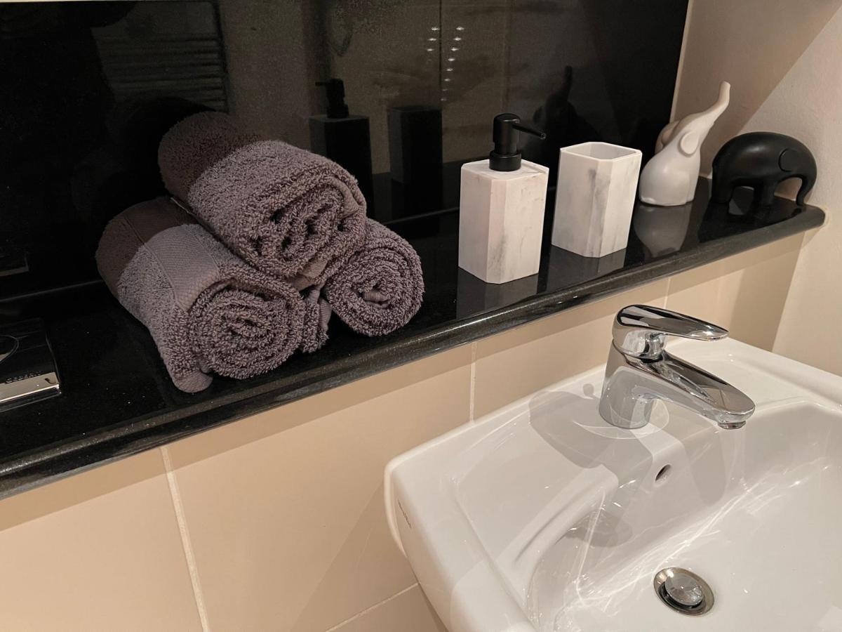 Private And Private Bathroom Homestay
