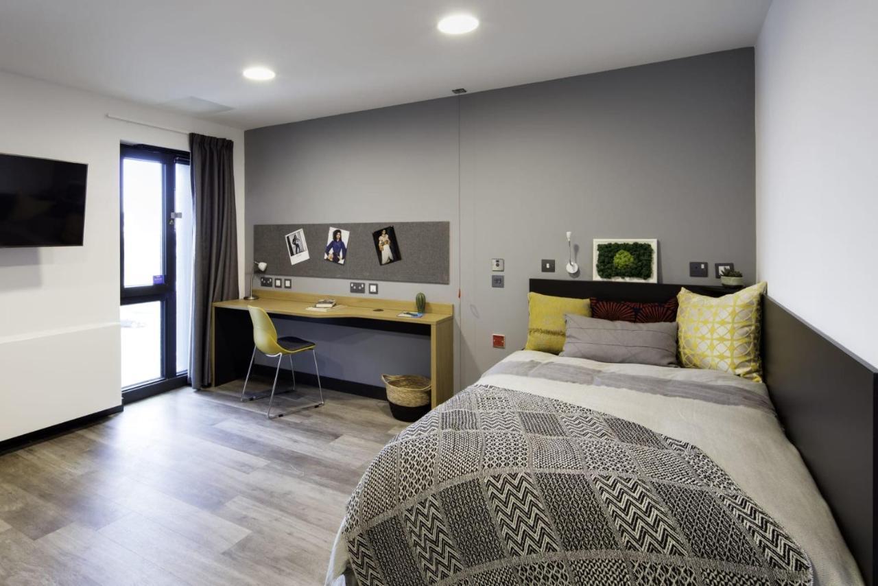 Cosy Ensuite Bedrooms At Aspen House In Apartment