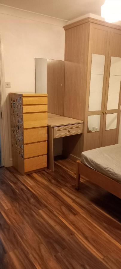 Custom House Harbour Apartments, Ifsc Homestay *