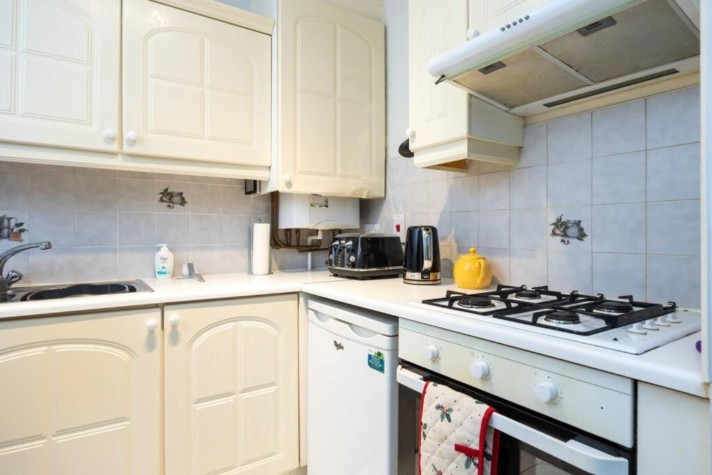 Lovely 2 Bedroom Maisonette In Beaumont,
