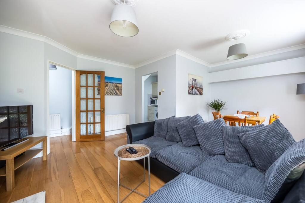 Apartment Lovely 2 Bedroom Maisonette In Beaumont,