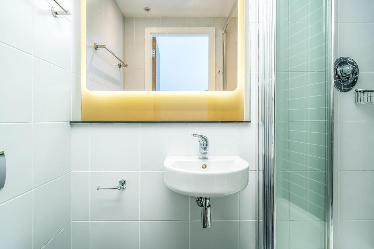 Ensuite Single With Shared Kitchen In Quays Apartment